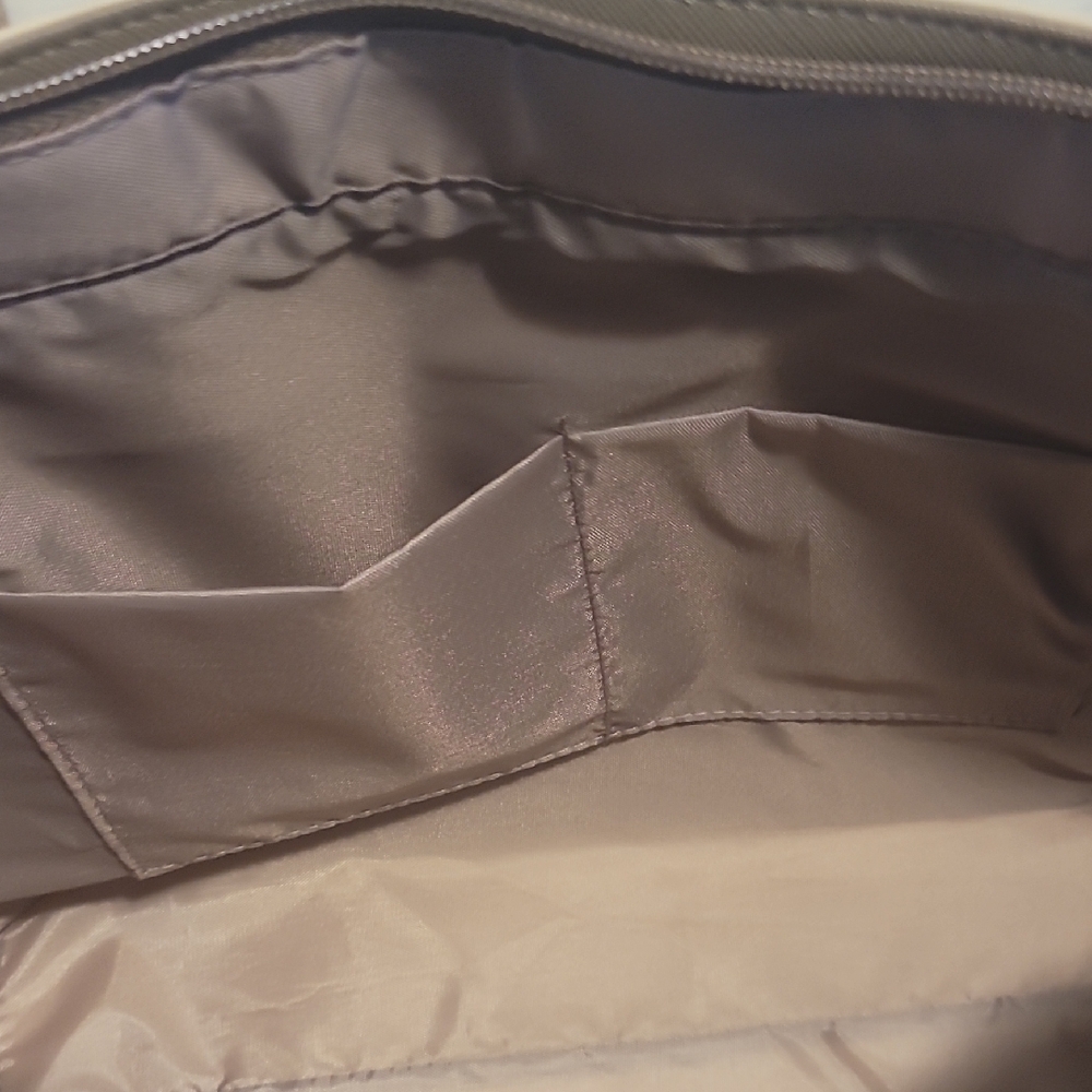 Loulu Two-Tone Tote Bag in Cream and Taupe - Picture 6 of 8